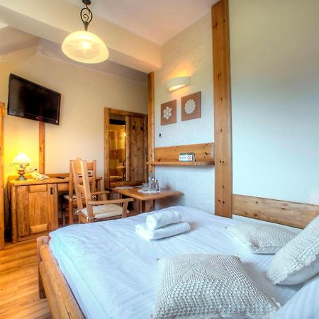Hotel Carpatia Bieszczadzki Gosciniec Wetlina Rum bild